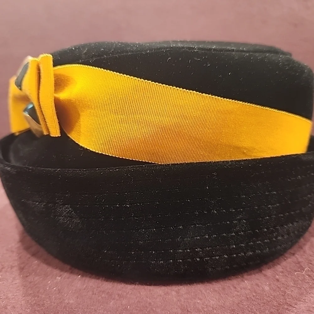 Gladys & Belle Jr. New York Black Velvet Pill Box 1960's Vintage Hat - Picture 2 of 6